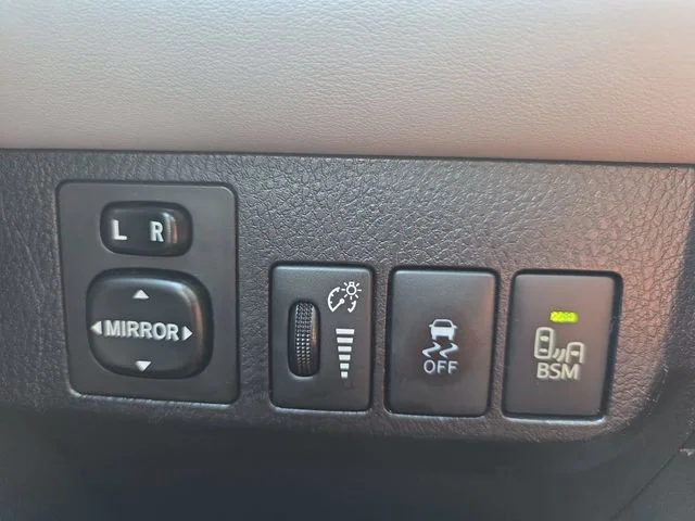 Used 2015 Blue Toyota Limited image 27