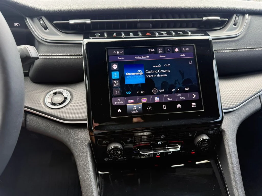 Used 2023 Black Jeep Altitude image 10
