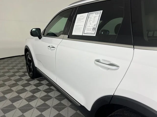 Used 2023 White Kia S image 10