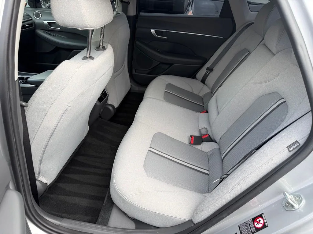 Used 2021 Shimmering Silver Pearl Hyundai SEL image 15