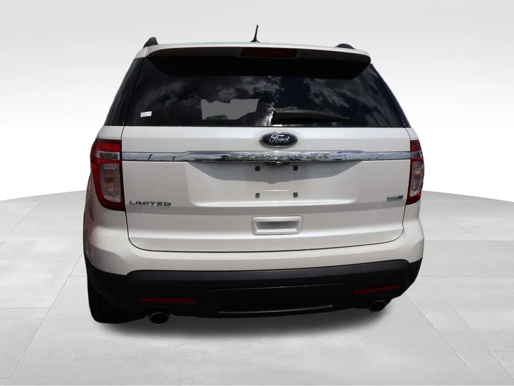 Used 2014 White Platinum Clearcoat Metallic Ford Limited image 9