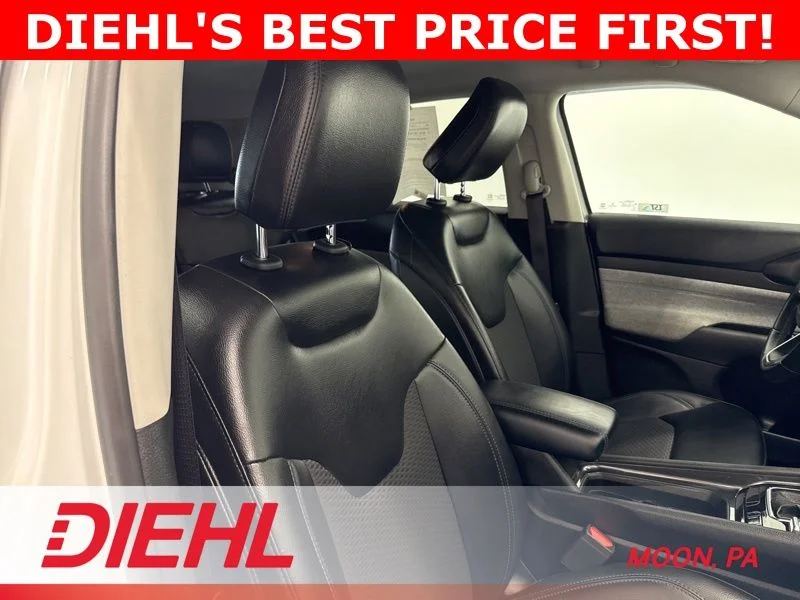 Used 2022 White Jeep Latitude image 13