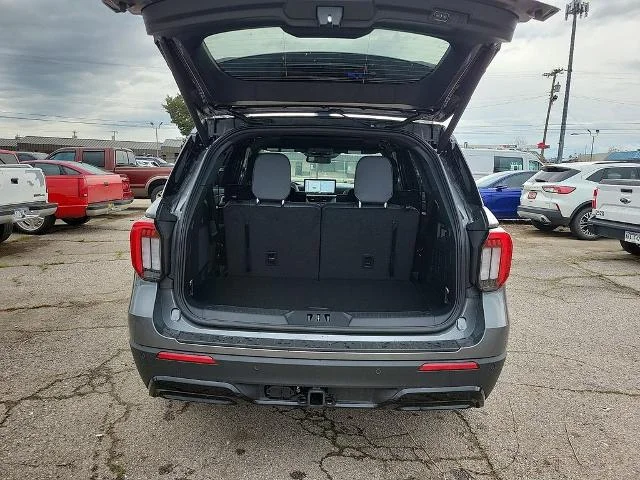 New 2026 Carbonized Gray Metallic Ford ST-Line image 8