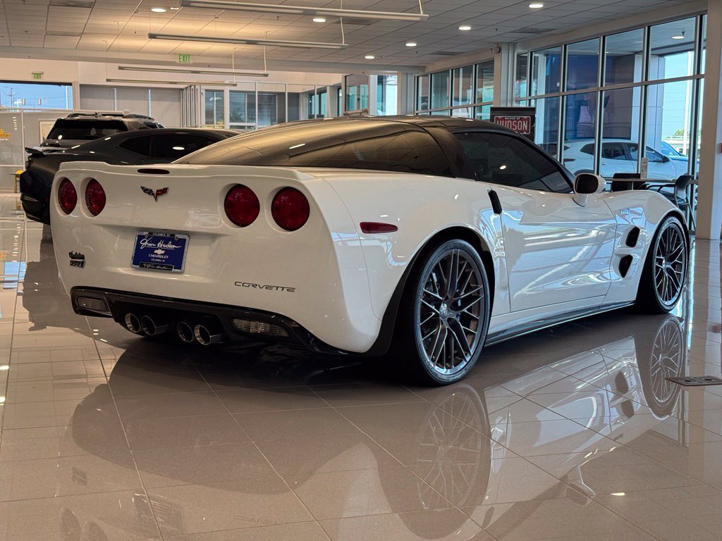 Used 2010 ARCTIC WHITE Chevrolet ZR1 w/1ZR image 12