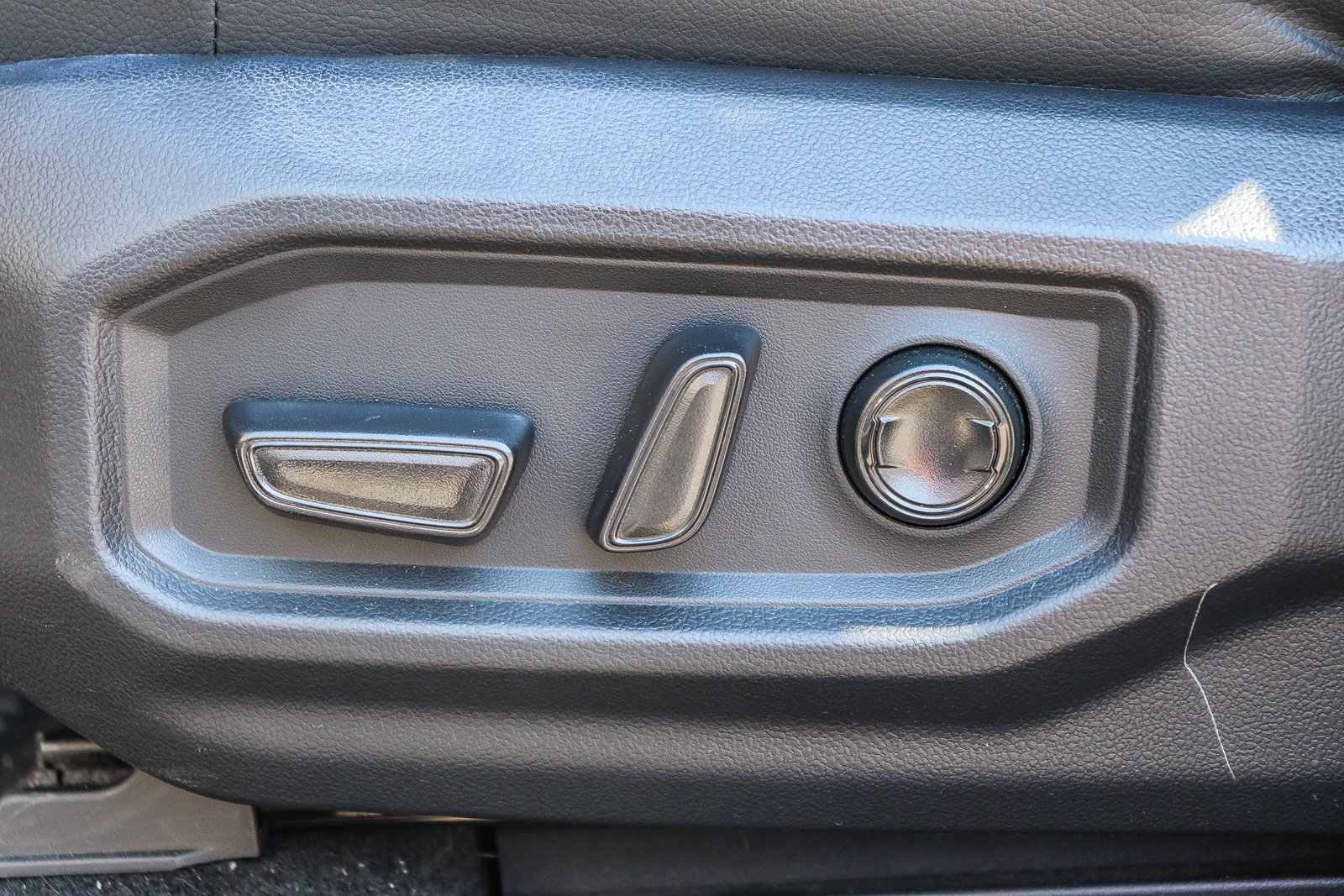 Certified Used 2023  Toyota Limited image 19