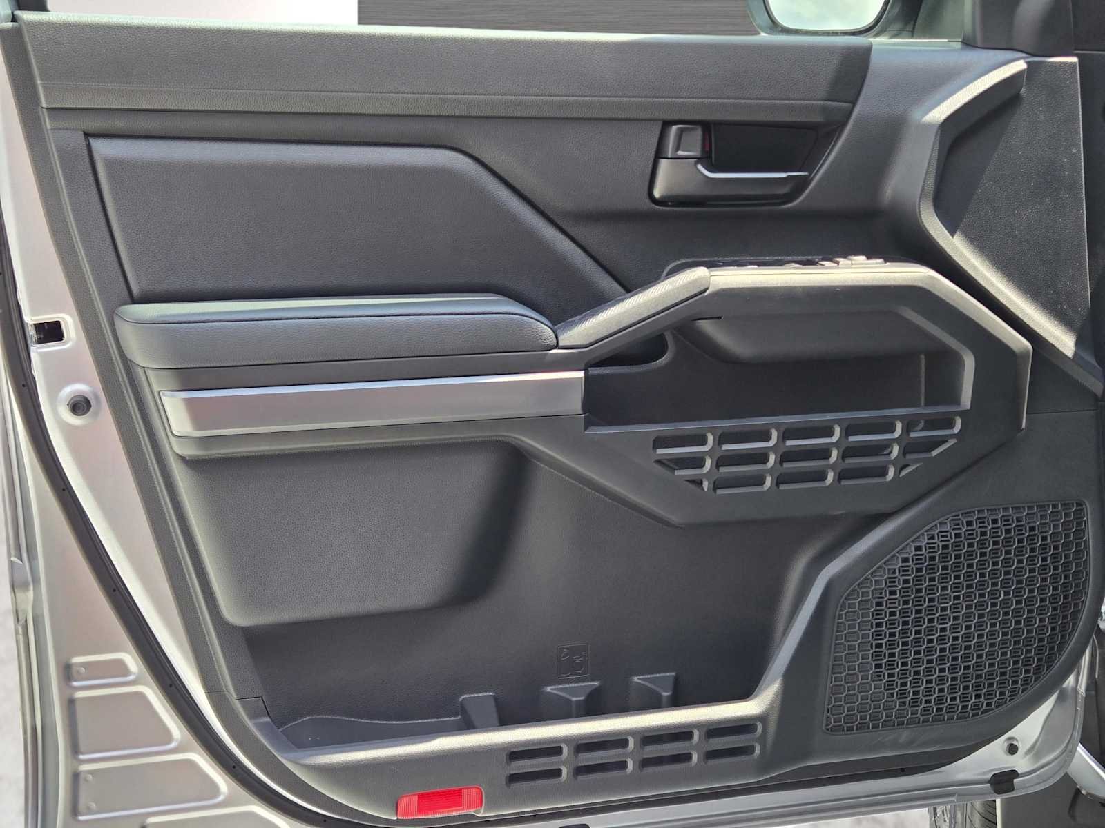 2025 Toyota Tacoma SR5 - Photo 20