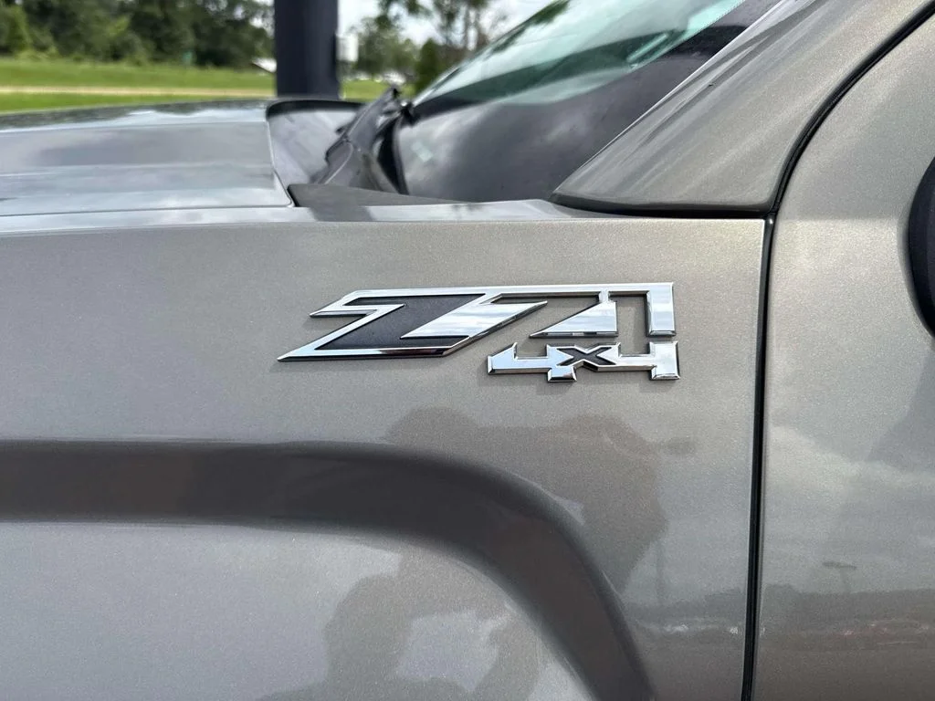 Used 2017 Gray GMC SLT image 9