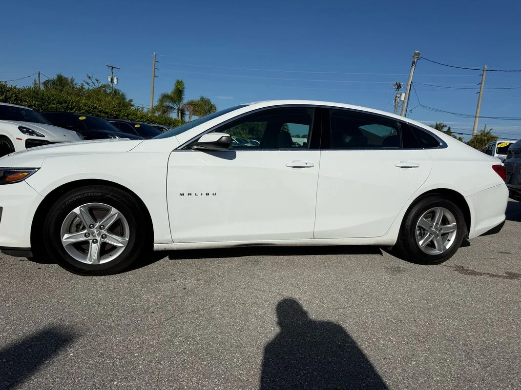 Used 2024  Chevrolet FWD 1FL image 1