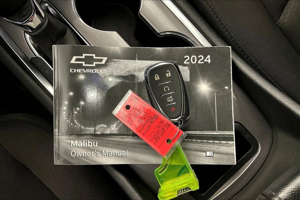 2024 Chevrolet Malibu 1LT - Photo 12
