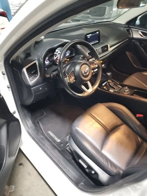 Used 2018 White Mazda Touring image 6