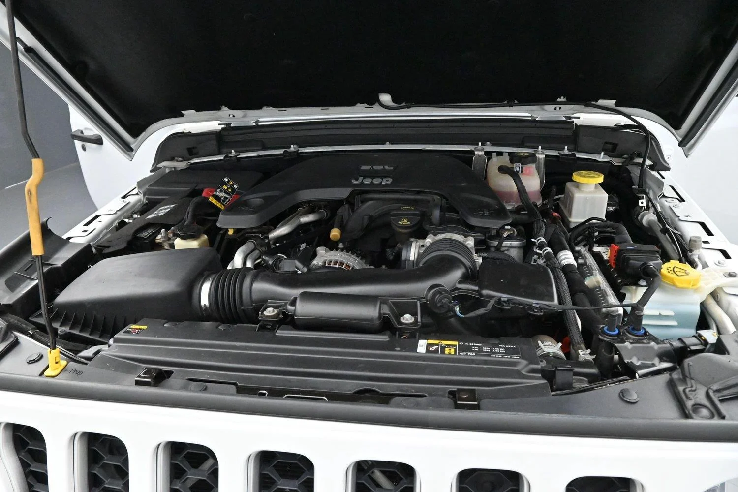 Used 2020 Bright White Clearcoat Jeep Overland image 30