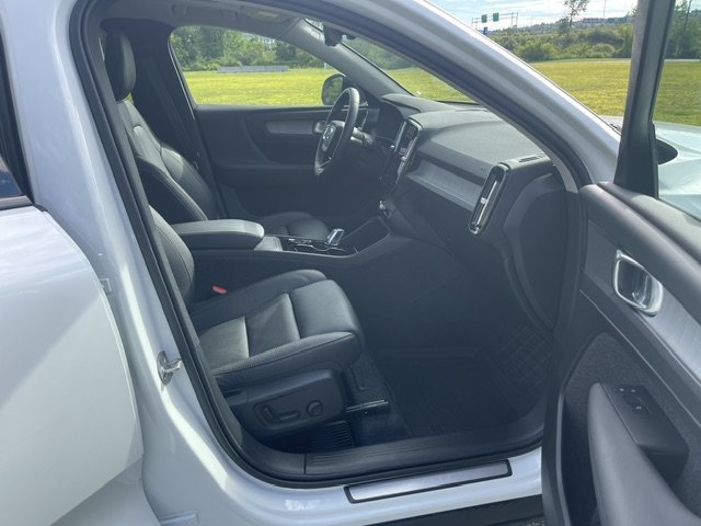 Used 2025 White Volvo Plus Dark Theme image 11