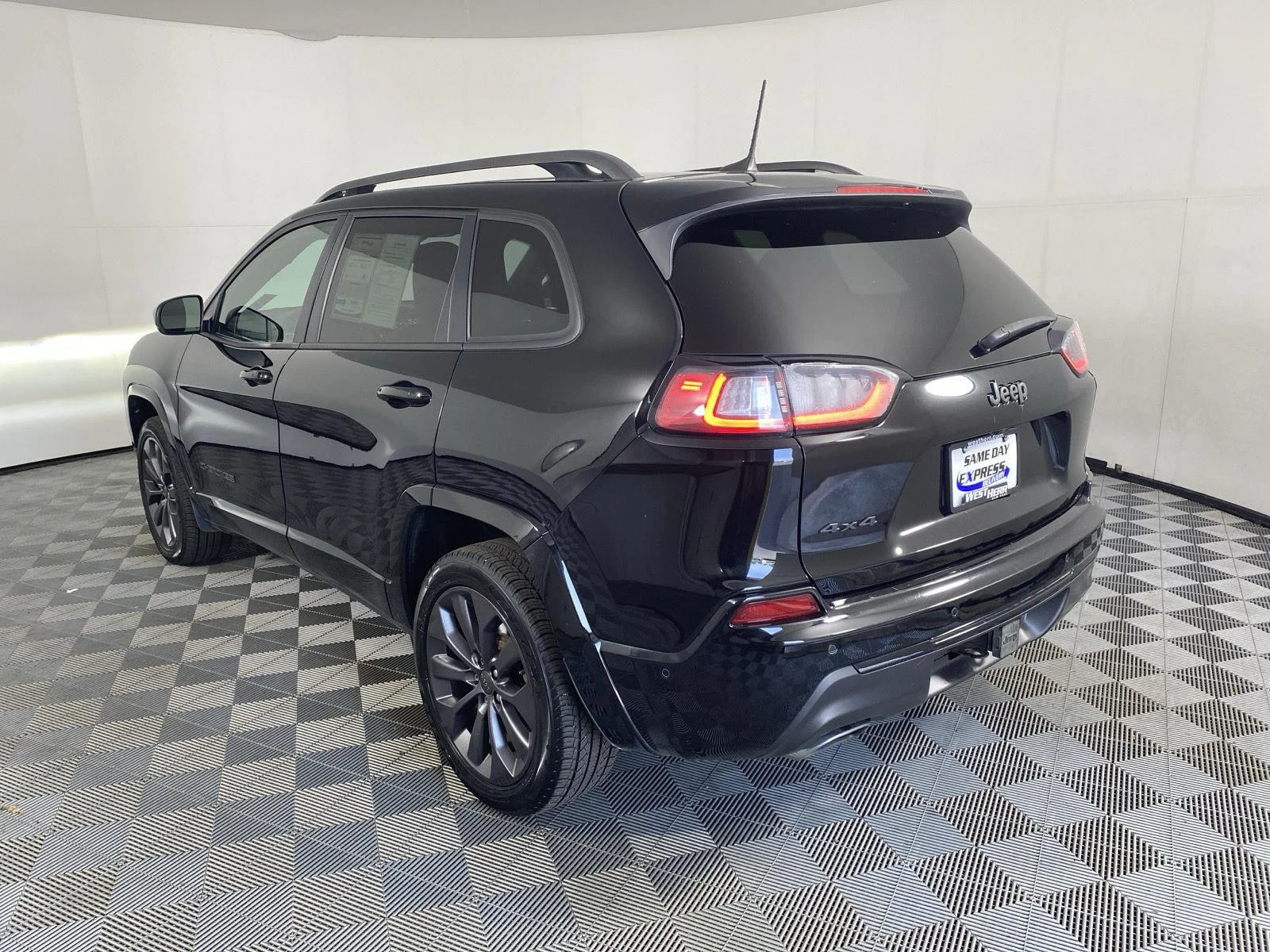Used 2021 Diamond Black Crystal Pearlcoat Jeep High Altitude image 5