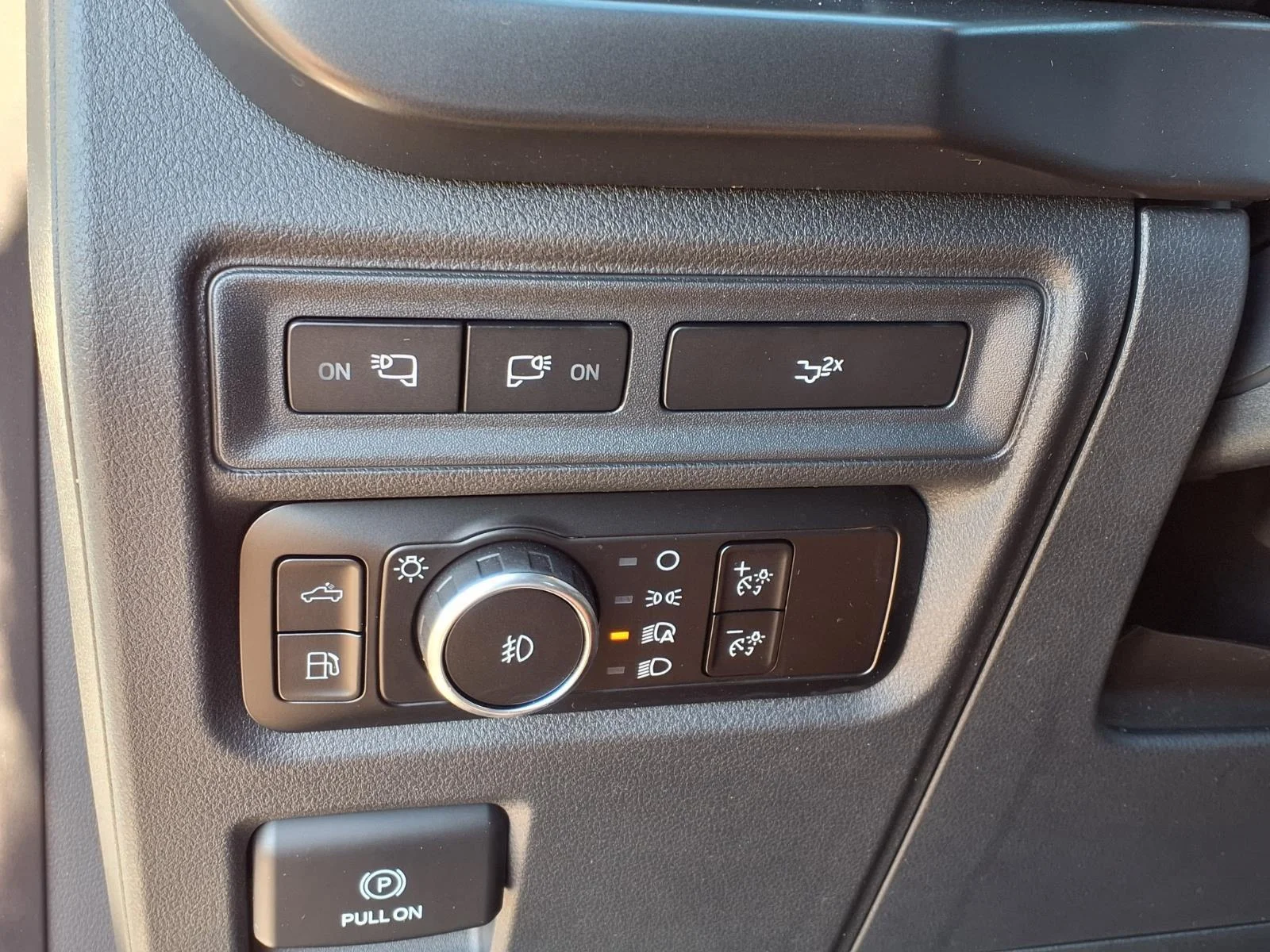 Used 2024 Avalanche Ford XLT image 8