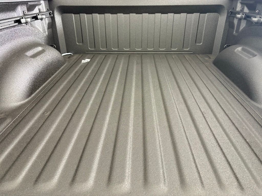 New 2026 Granite Crystal Metallic Clearcoat RAM Big Horn/Lone Star image 18