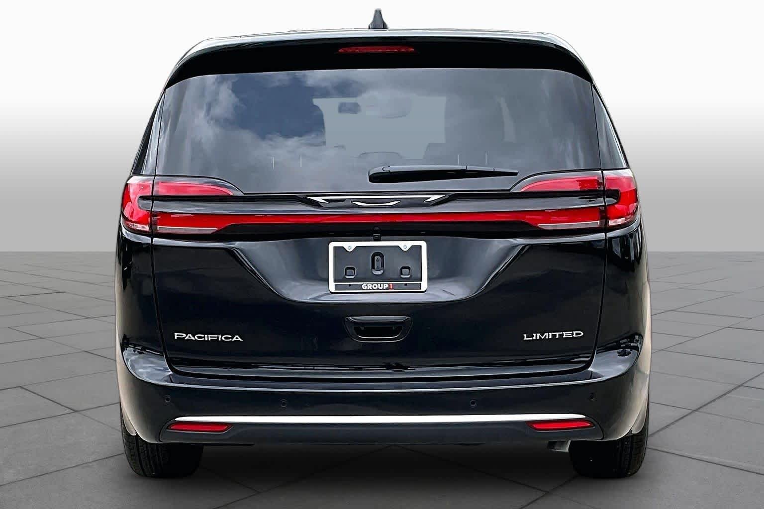 New 2027 Diamond Black Crystal Pearl-Coat Exterior Paint Chrysler Limited image 4