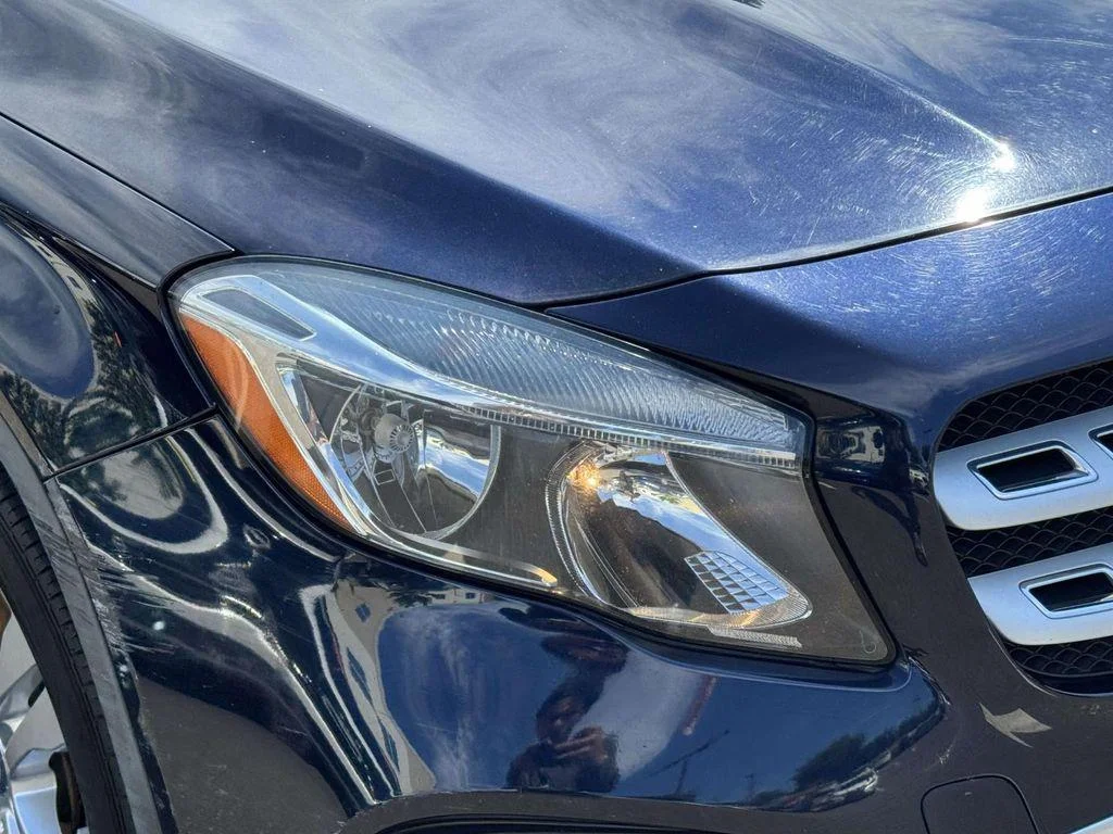 Used 2018 Cavansite Blue Metallic Mercedes-Benz 4MATIC® image 11