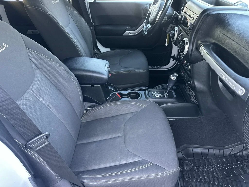 Used 2018 White Jeep Unlimited Sahara image 13