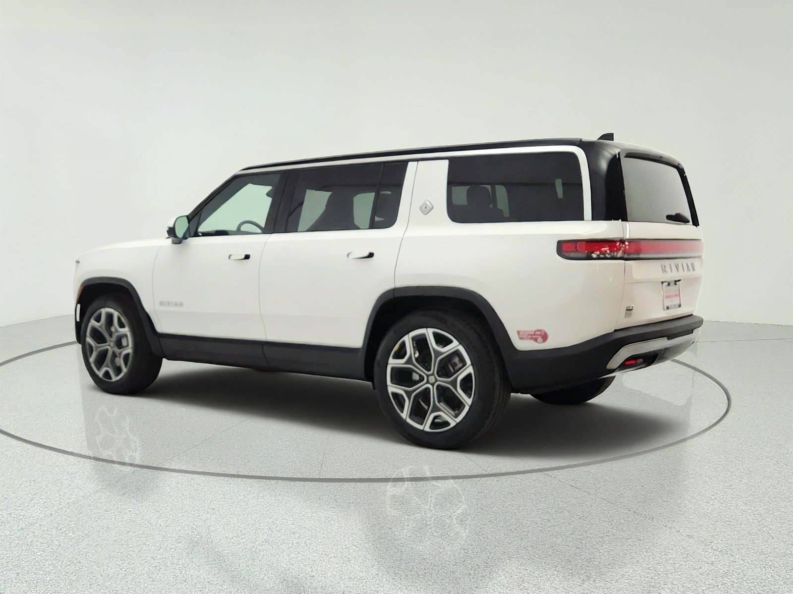 Used 2025 Glacier White Rivian Adventure image 7