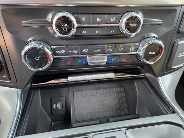 Used 2022 White Ford Lariat image 30