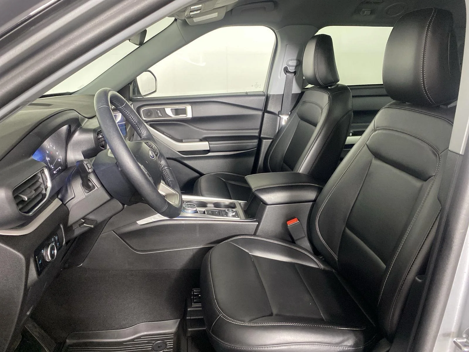 Used 2023 Iconic Silver Ford XLT image 13
