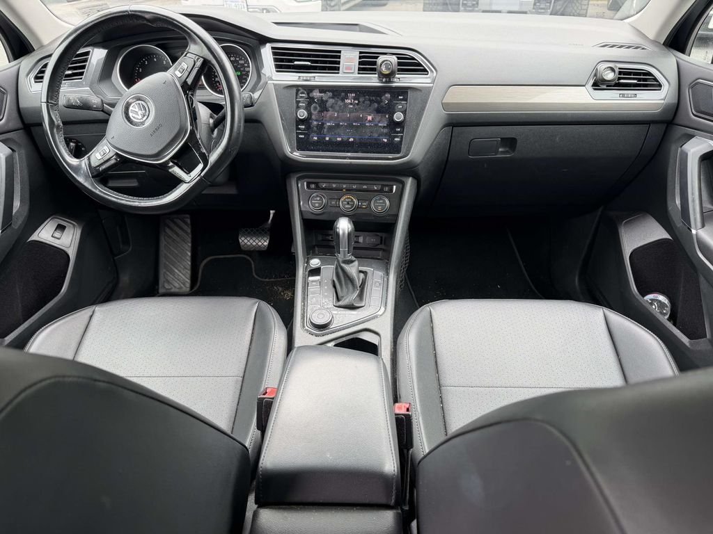 Used 2018 Black Volkswagen 2.0T SEL image 8