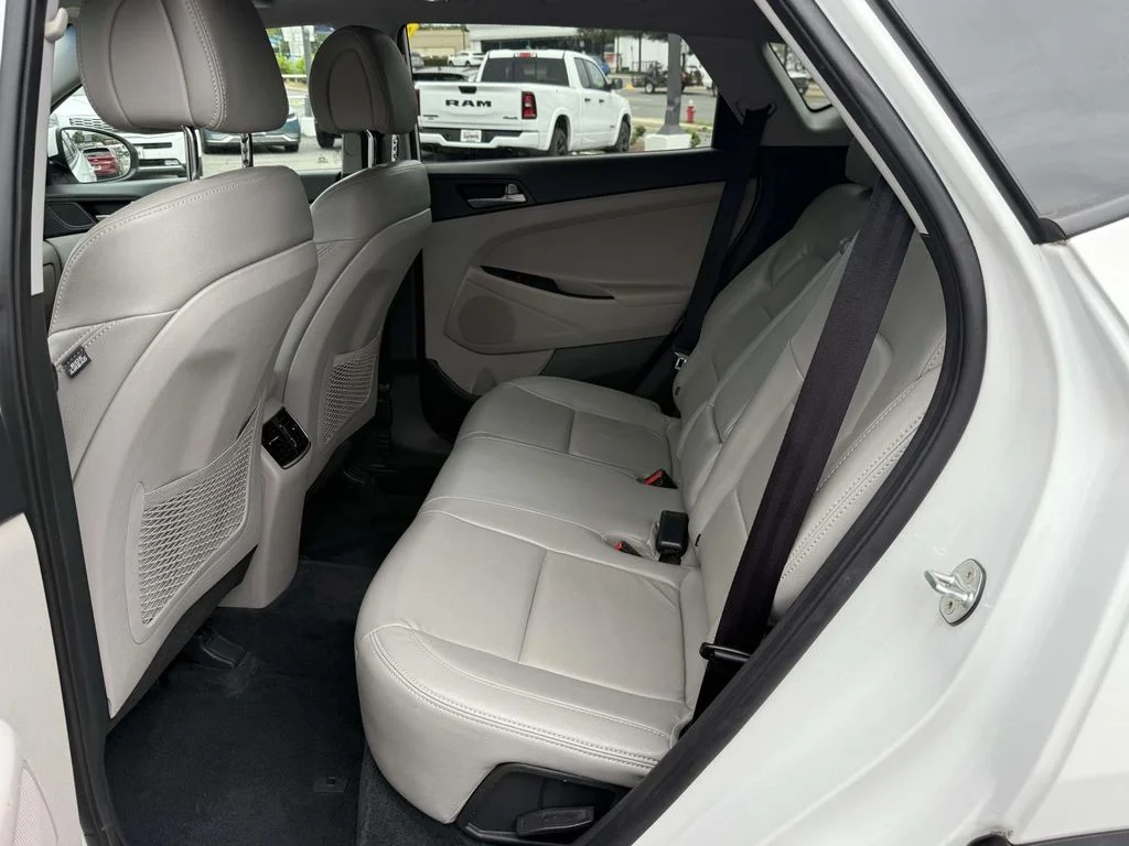 Used 2018 White Hyundai Value image 14