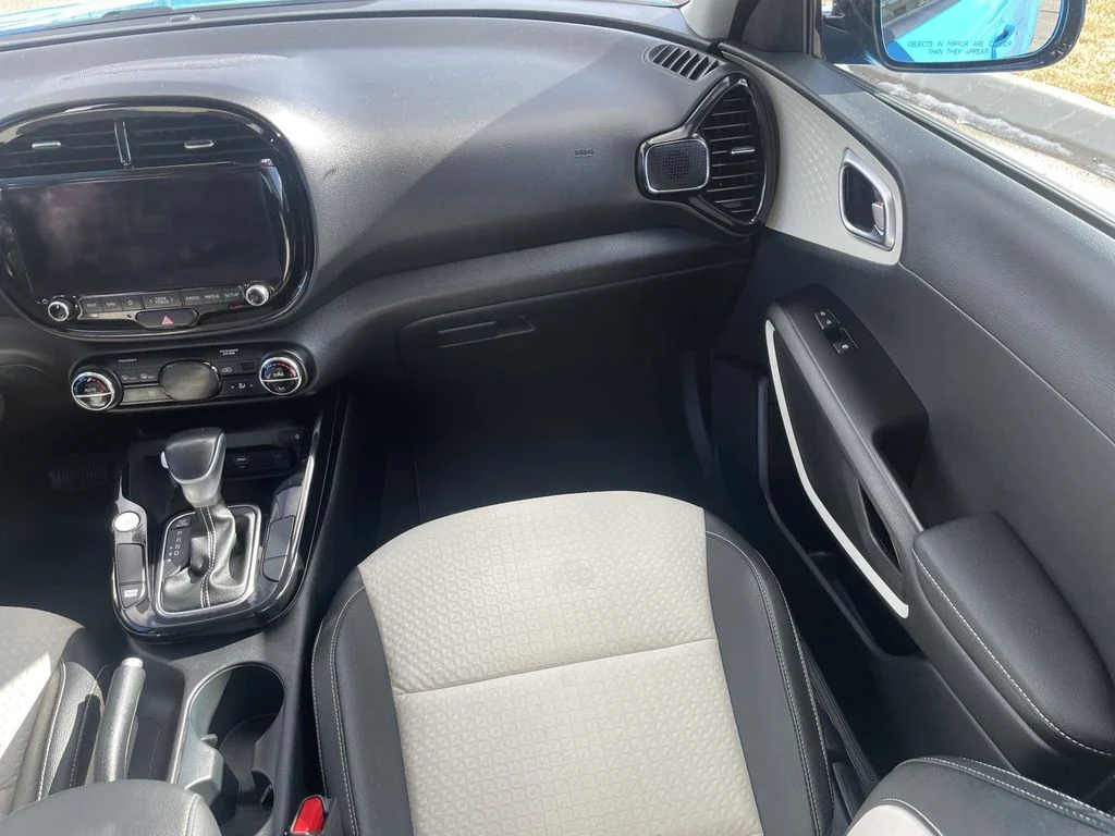 Used 2024 Surf Blue w/Black Roof Kia GT-Line image 11