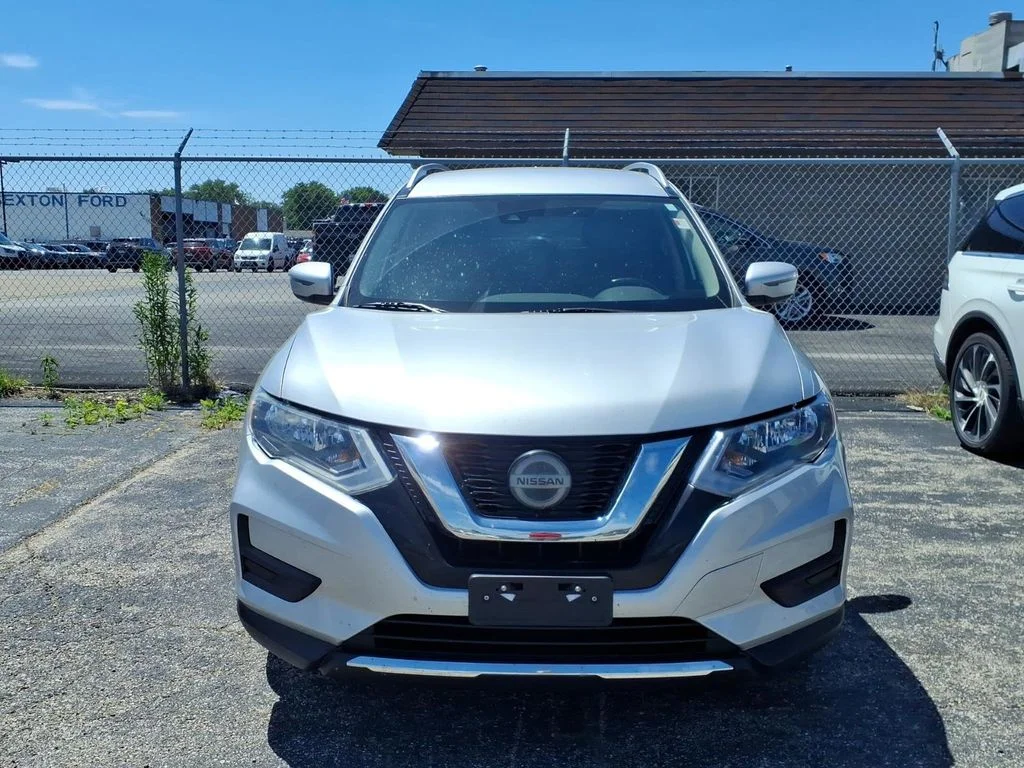 Used 2019 Nissan Rogue SV with VIN JN8AT2MT5KW503992 for sale in Moline, IL