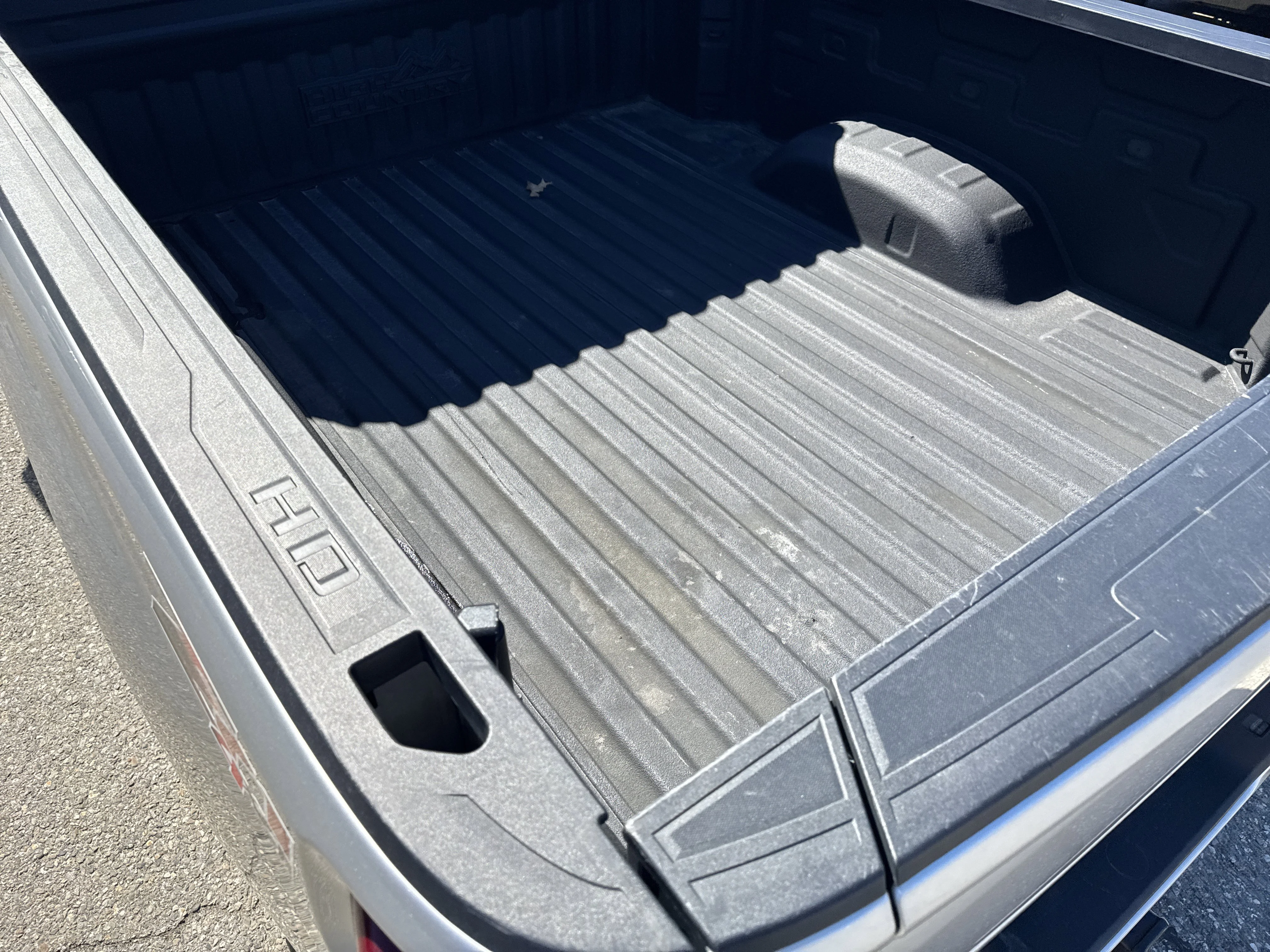 Used 2022 Silver Ice Metallic Chevrolet High Country image 13
