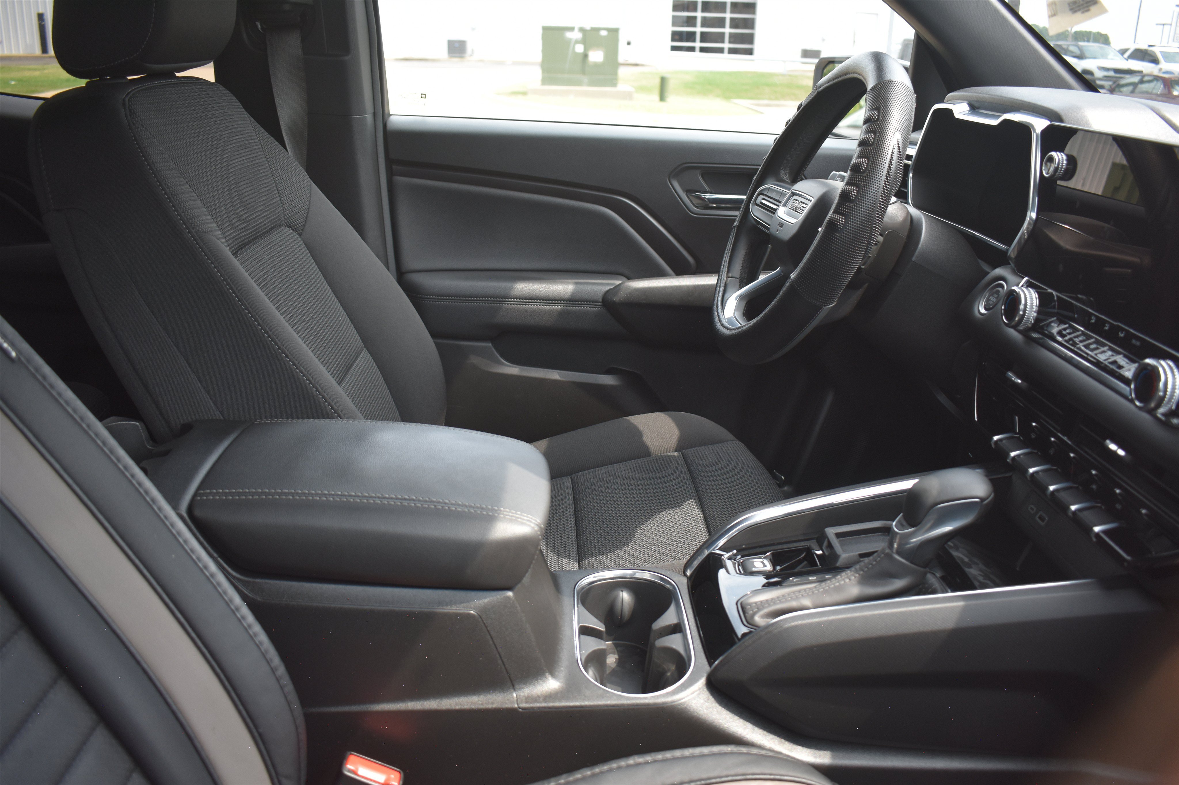 Used 2025 Summit White GMC Elevation image 4