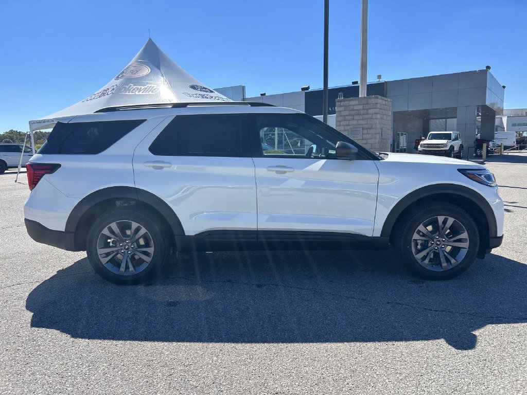 New 2027 Star White Metallic Tri-Coat Ford Active image 3