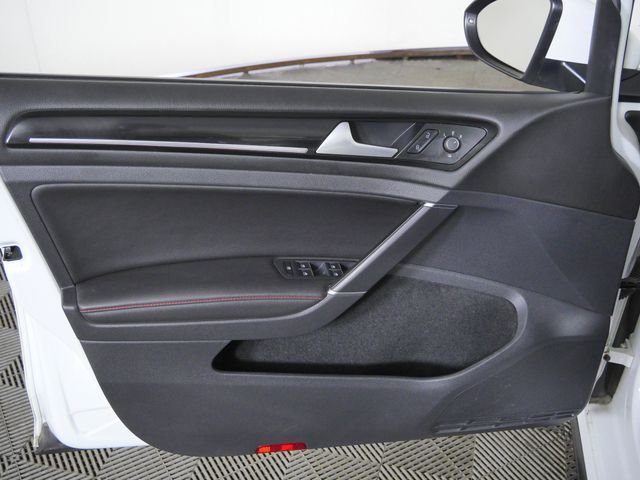 Used 2017 White Volkswagen SE image 20