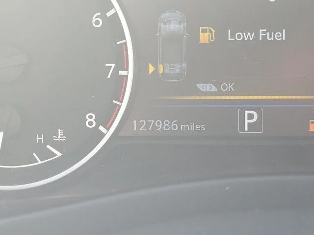 Used 2019 White Nissan SL image 19
