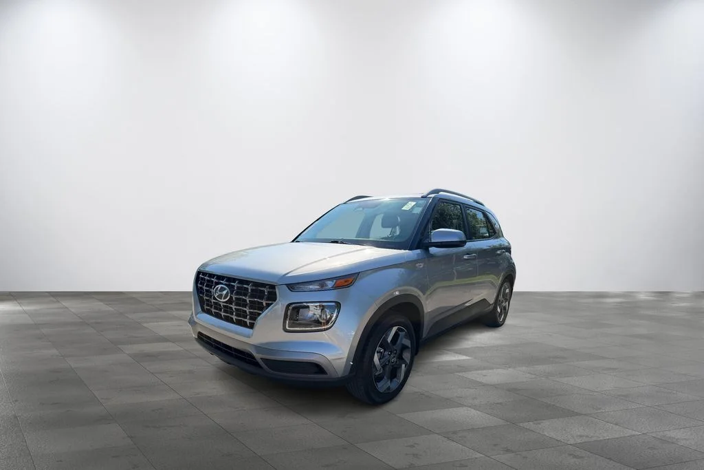 Used 2023 Shimmering Silver Hyundai SEL image 3