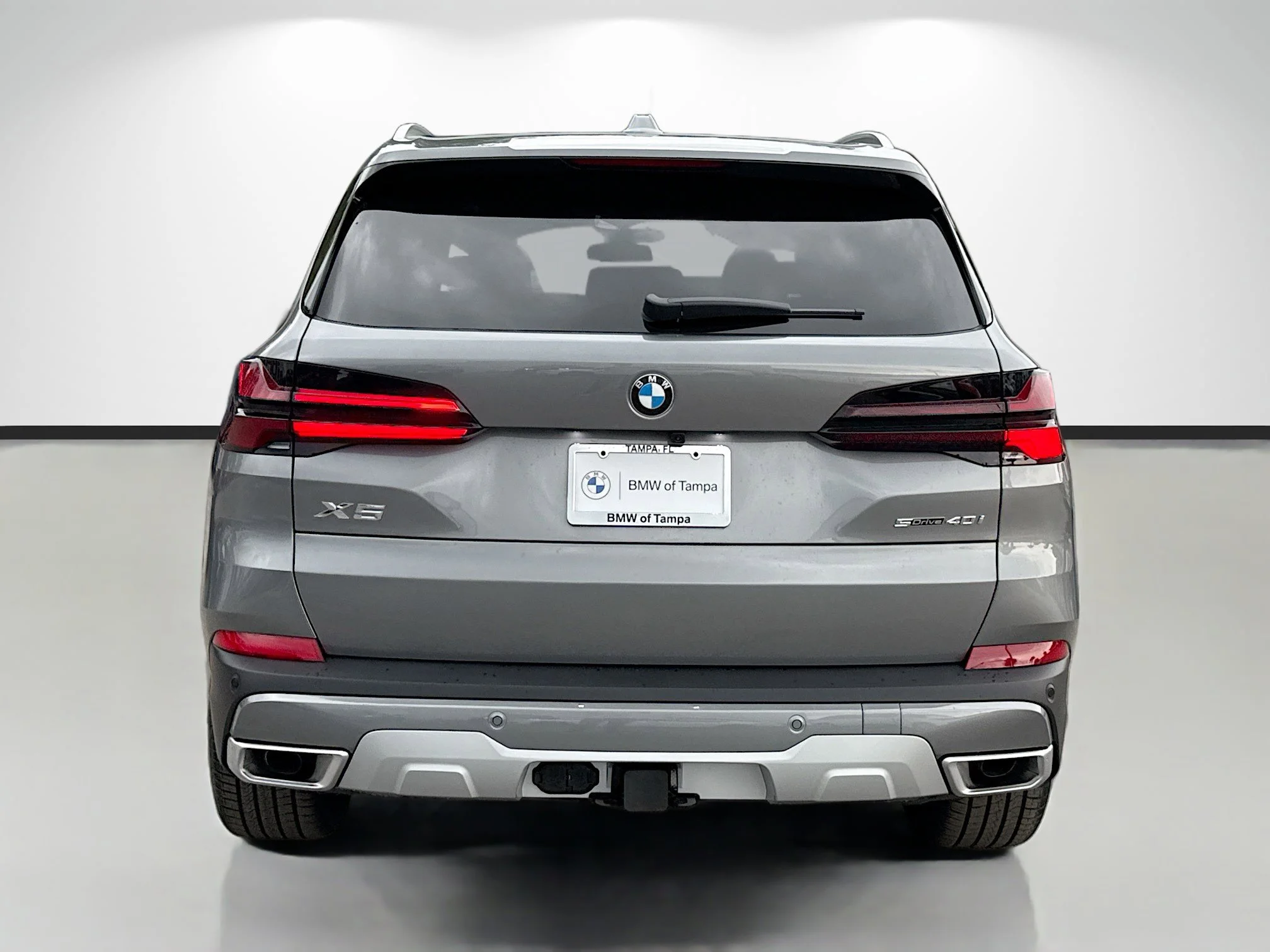 New 2026 Skyscraper Grey Metallic BMW sDrive40i image 4