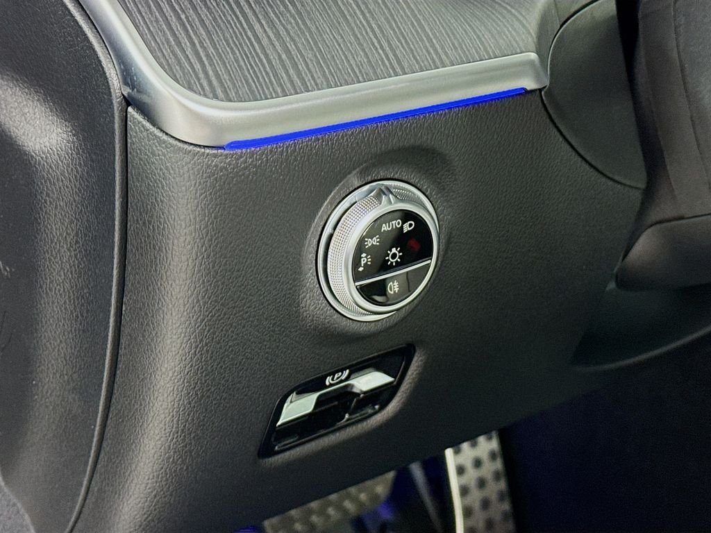 Used 2025 Blue Mercedes-Benz C 300 image 11