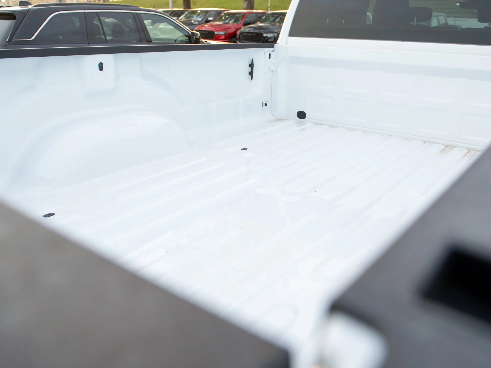 New 2027 White RAM Big Horn* Crew Cab 4x4, 8