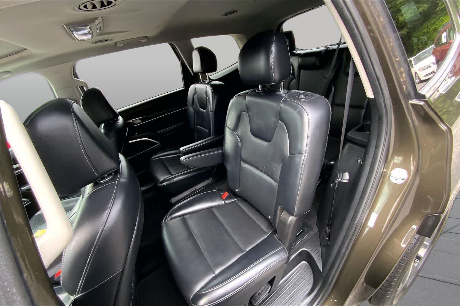 Used 2022 Dark Moss Kia S image 20
