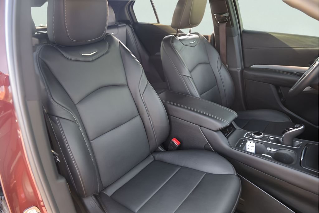 Used 2022  Cadillac Premium Luxury image 34