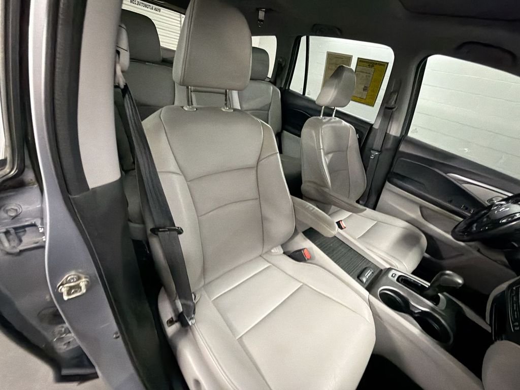 Used 2017 Lunar Silver Metallic Honda EX-L image 27