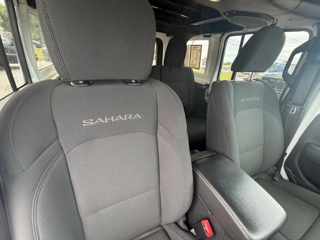 Used 2021 White Jeep Unlimited Sahara image 36
