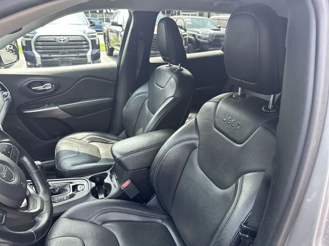Used 2019 Silver Jeep Limited image 15