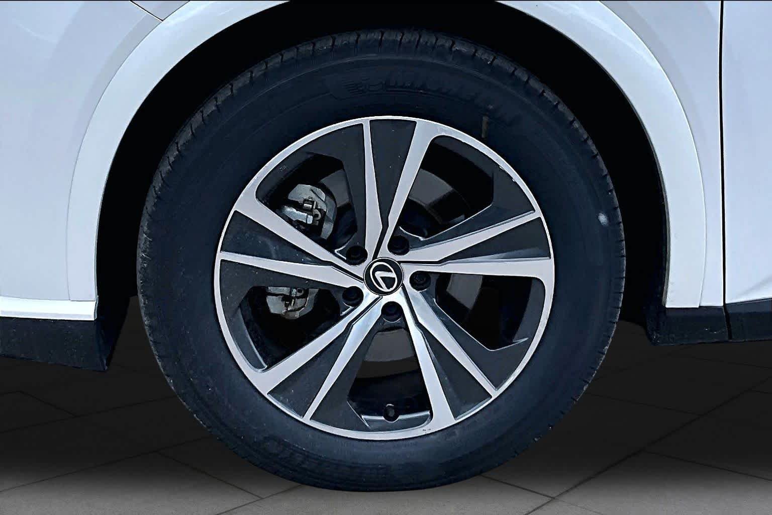 Used 2024 Eminent White Pearl Lexus Premium image 10