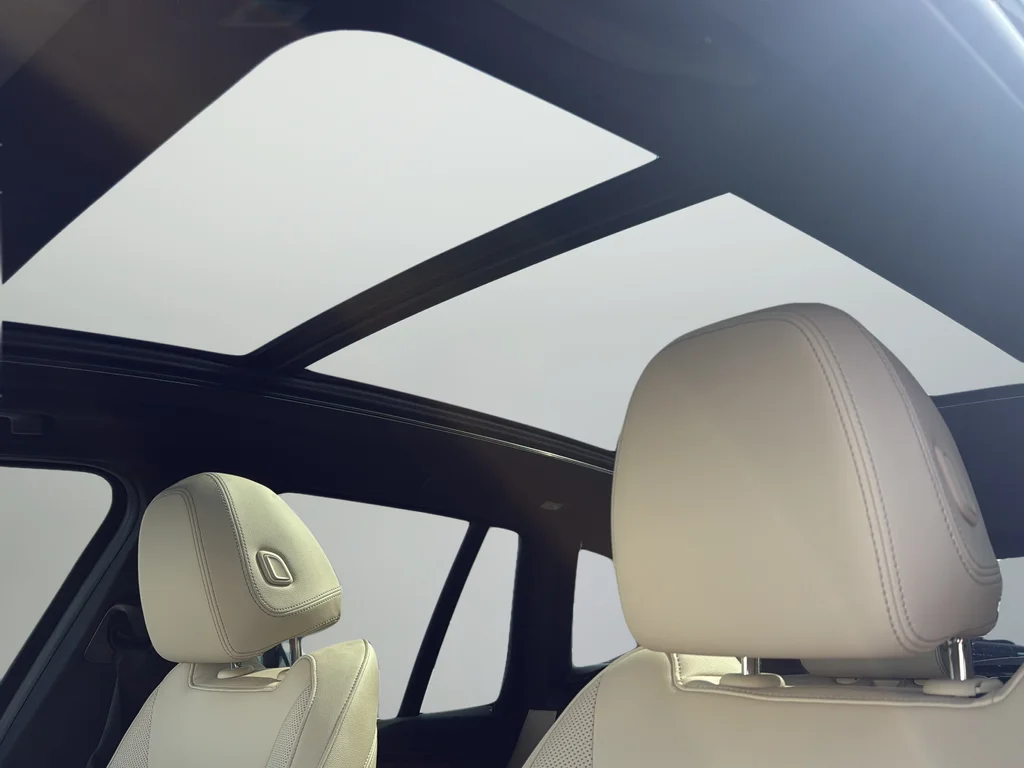 Used 2023 Gray BMW xDrive30i image 11