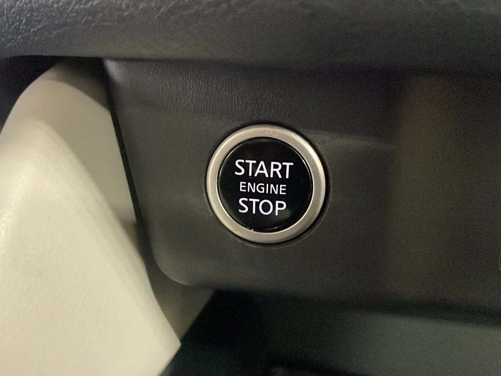 Used 2022 White Nissan SL image 14