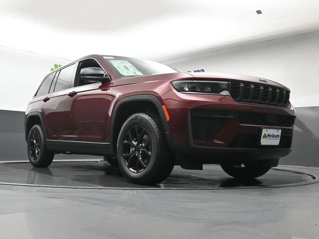 New 2026 Velvet Red Pearl-Coat Exterior Paint Jeep Laredo Altitude image 25