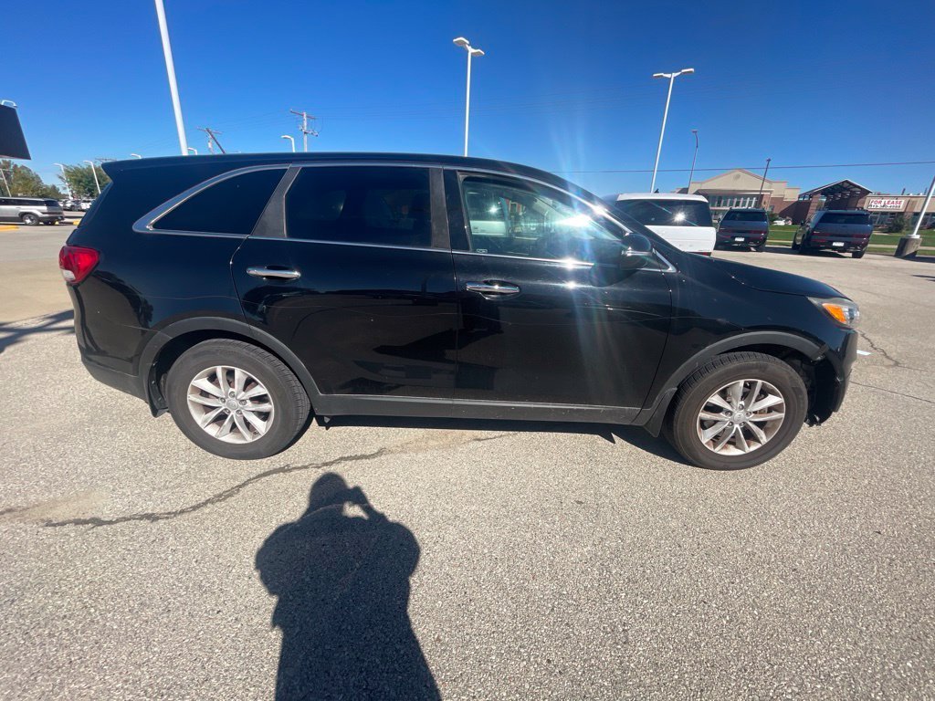 Used 2016 Black Kia L image 6