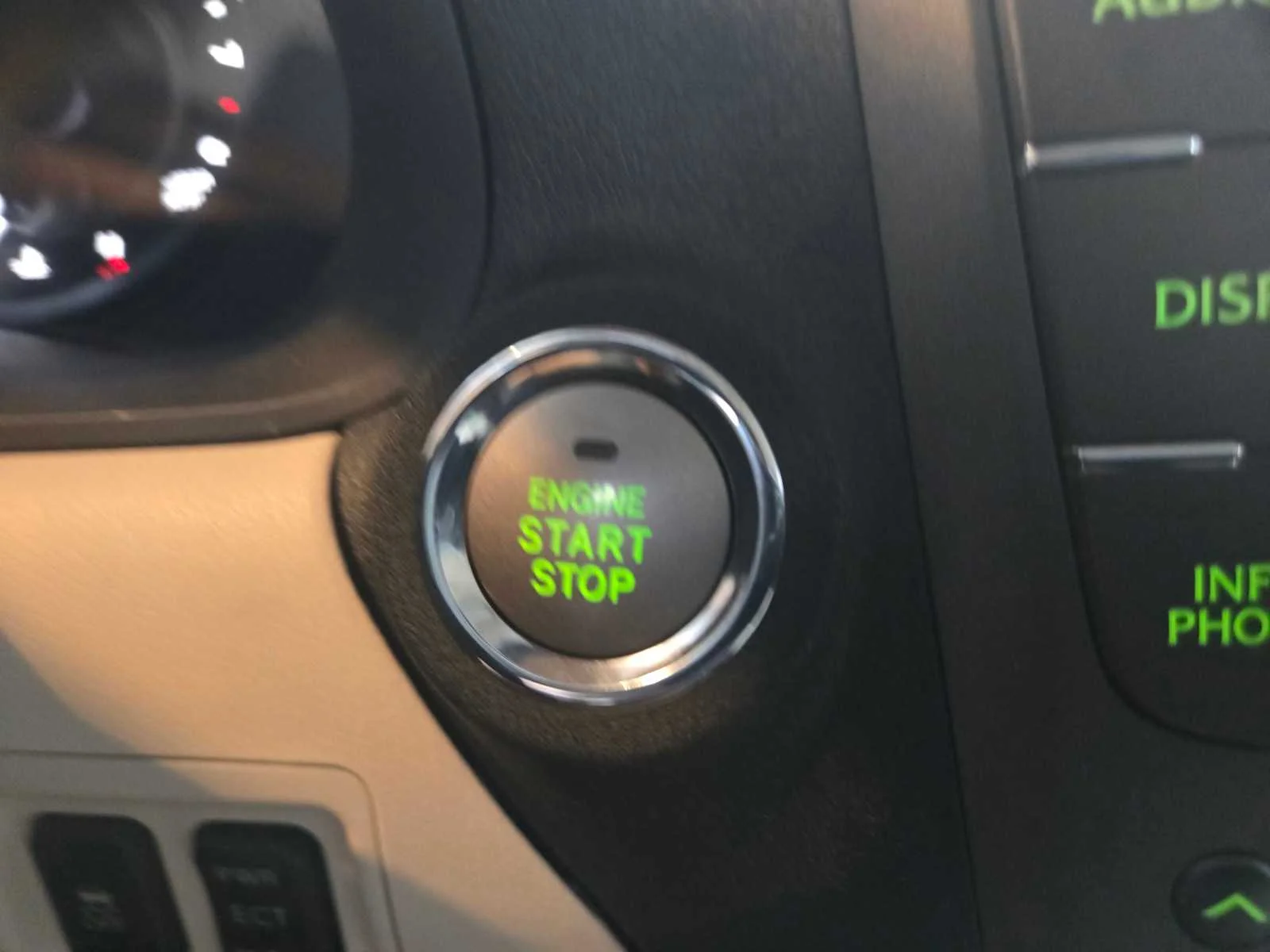 Used 2010  Lexus  image 19