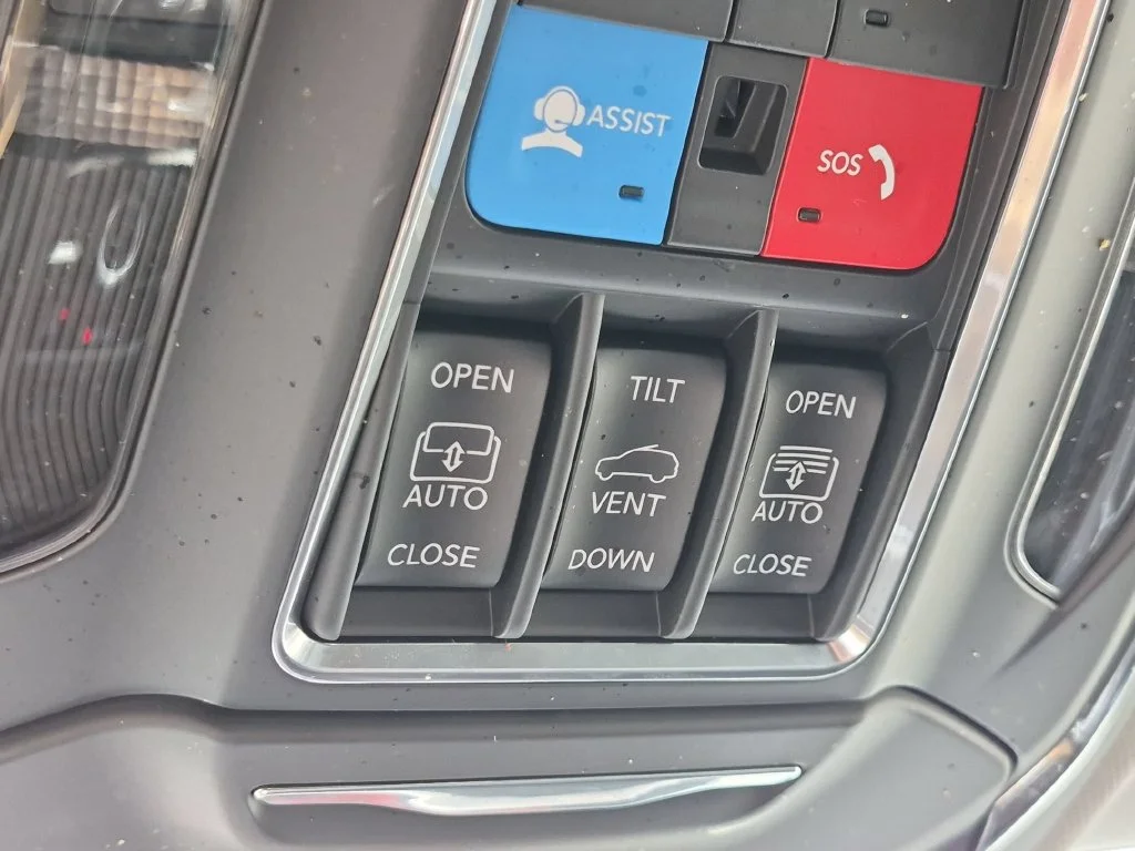 Used 2023 Gray Jeep Limited image 20